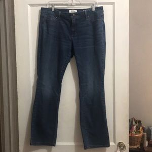 Comfy, slim, boot-cut jeans. Hits a little below waist. Great look. Gently worn.